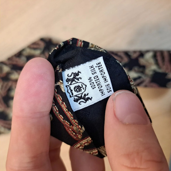 The Metropolitan Museum Of Art Black 100% Silk Vintage Pegasus Horse Print Tie - Picture 7 of 7